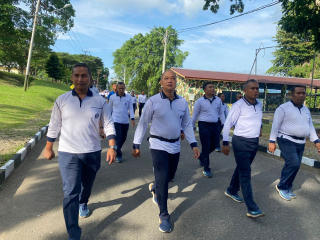 Komandan Kodaeral IX Olahraga Bersama dan Tinjau Fasilitas Strategis di Mako Kodaeral IX