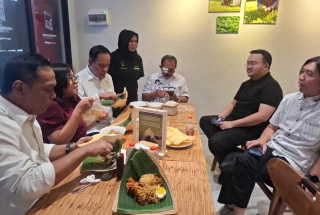 Selendang Semanggi di Tunjungan, UMKM Legendaris Surabaya Naik Kelas
