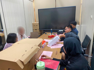 Bos Pabrik Rokok Surabaya Digelandang ke Kejari, Ngemplang PPN Rp1,8 Miliar