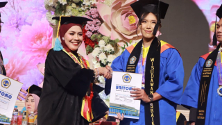 Wisuda 1.059 Lulusan, Rektor Unitomo: Jangan Berhenti Belajar