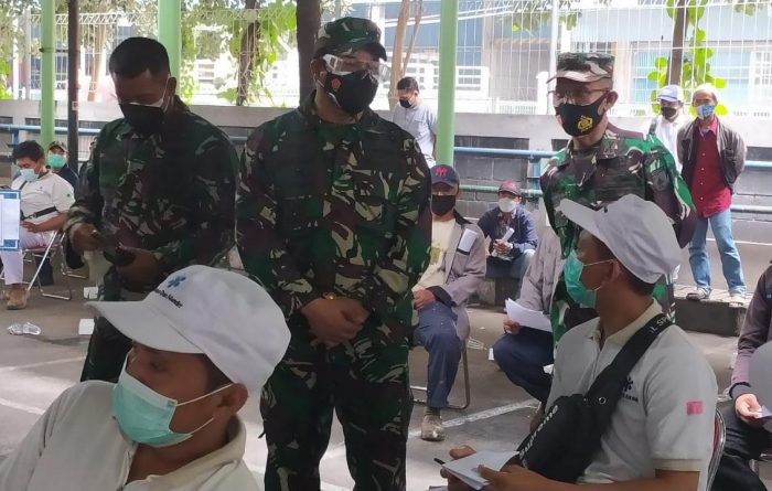 Dukung Program Pemerintah, Danrem 084/Bhaskara Jaya, Tinjau Pelaksanaan Vaksinasi
