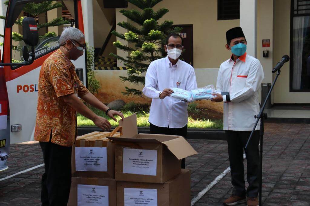 Kemensos Bersama Komisi VIII DPR RI Distribusikan Bantuan Masker dan Vitamin Bagi Masyarakat di Jawa Tengah