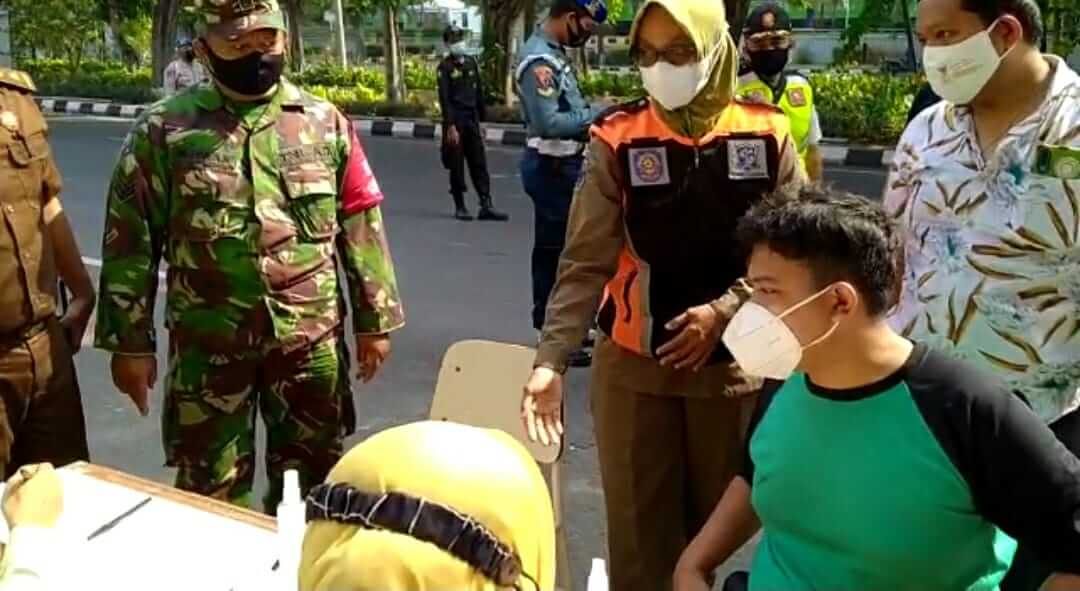 Bersama Tiga Pilar, Koramil Pabean Cantian Gelar Yustisi Prokes Skala Besar di Wilayah Kecamatan Pabean Cantian