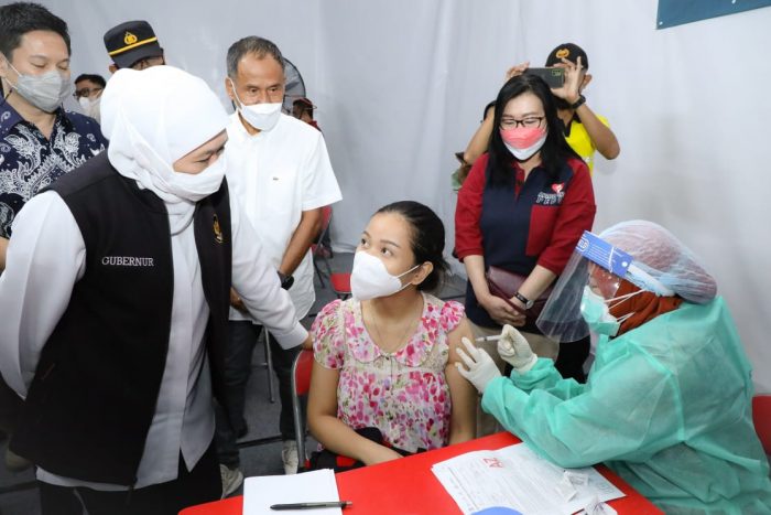 Gubernur Khofifah Imbau Seluruh Kab/Kota di Jatim Segera Genjot Percepatan Vaksinasi Dosis  Kedua dan Ketiga  Setelah Libur Lebaran