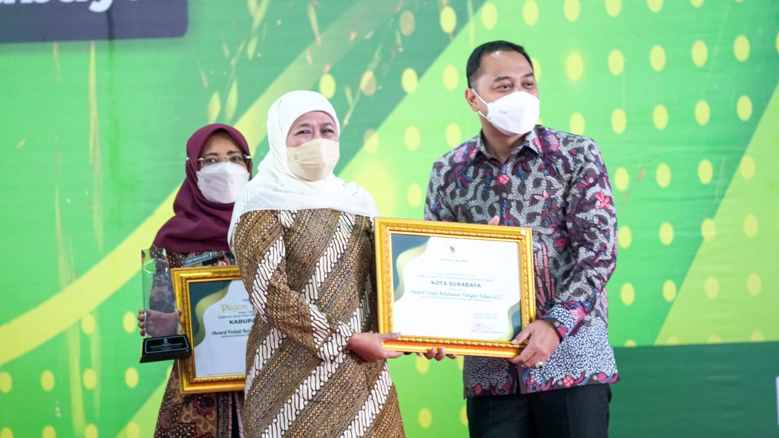 Pemkot Surabaya Raih Penghargaan Peduli Ketahanan Pangan 2022