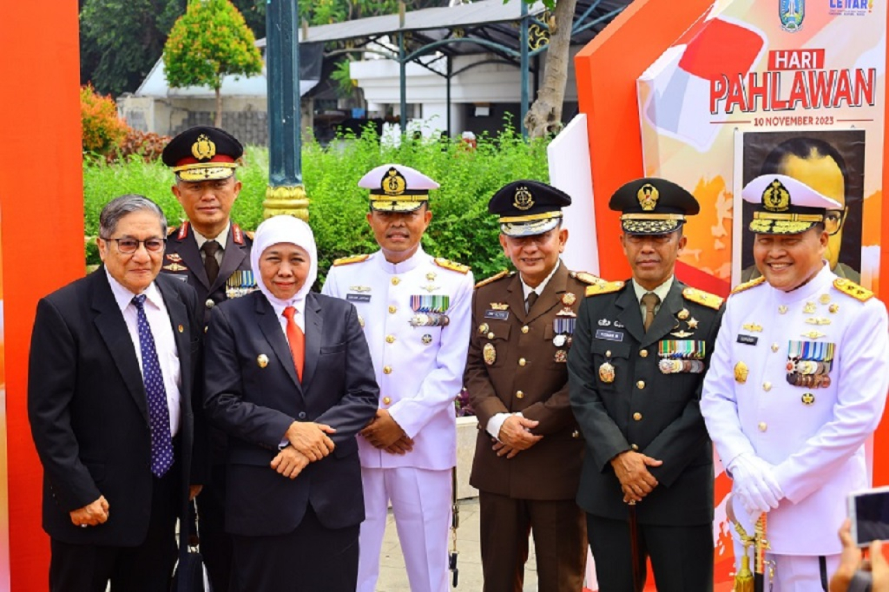Kobarkan Semangat Kepahlawanan, Komandan Puspenerbal Peringati Hari Pahlawan di Tugu Pahlawan