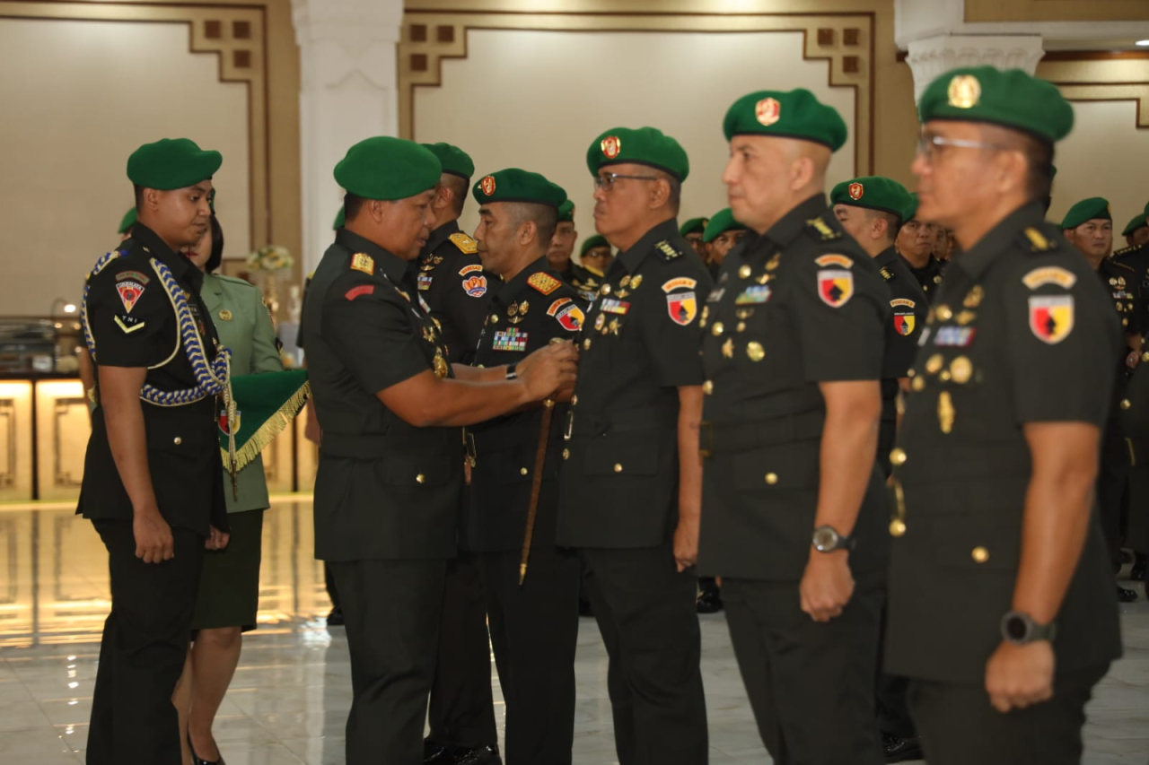 Jabatan 1 Pati dan 5 Pamen di Lingkungan Kodam Brawijaya Diserahterimakan