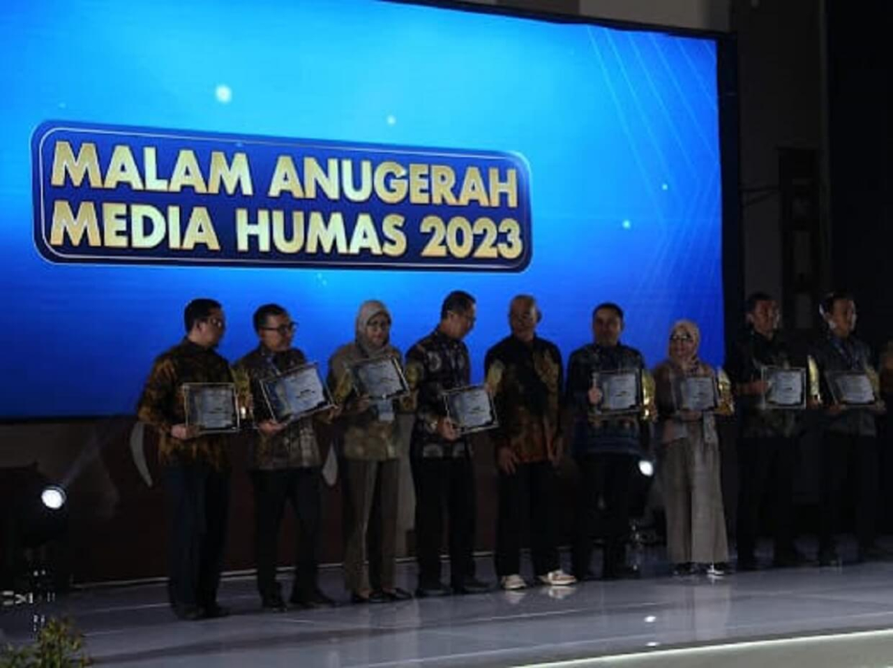 Pemkot Surabaya Sabet Penghargaan Media Sosial Terbaik di AMH Kemenkominfo 2023