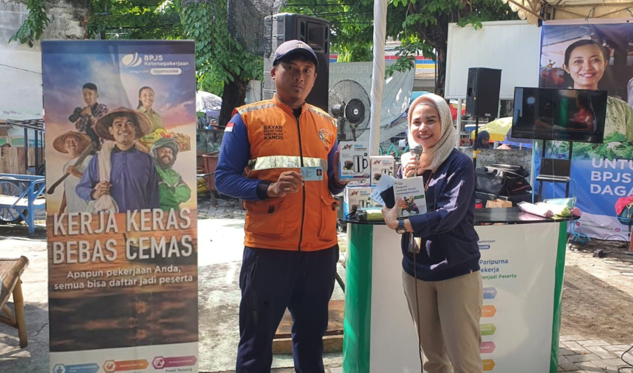 BPJAMSOSTEK Gelar Aktivasi Pasar Kerja Keras Bebas Cemas di Pasar Baru Gresik