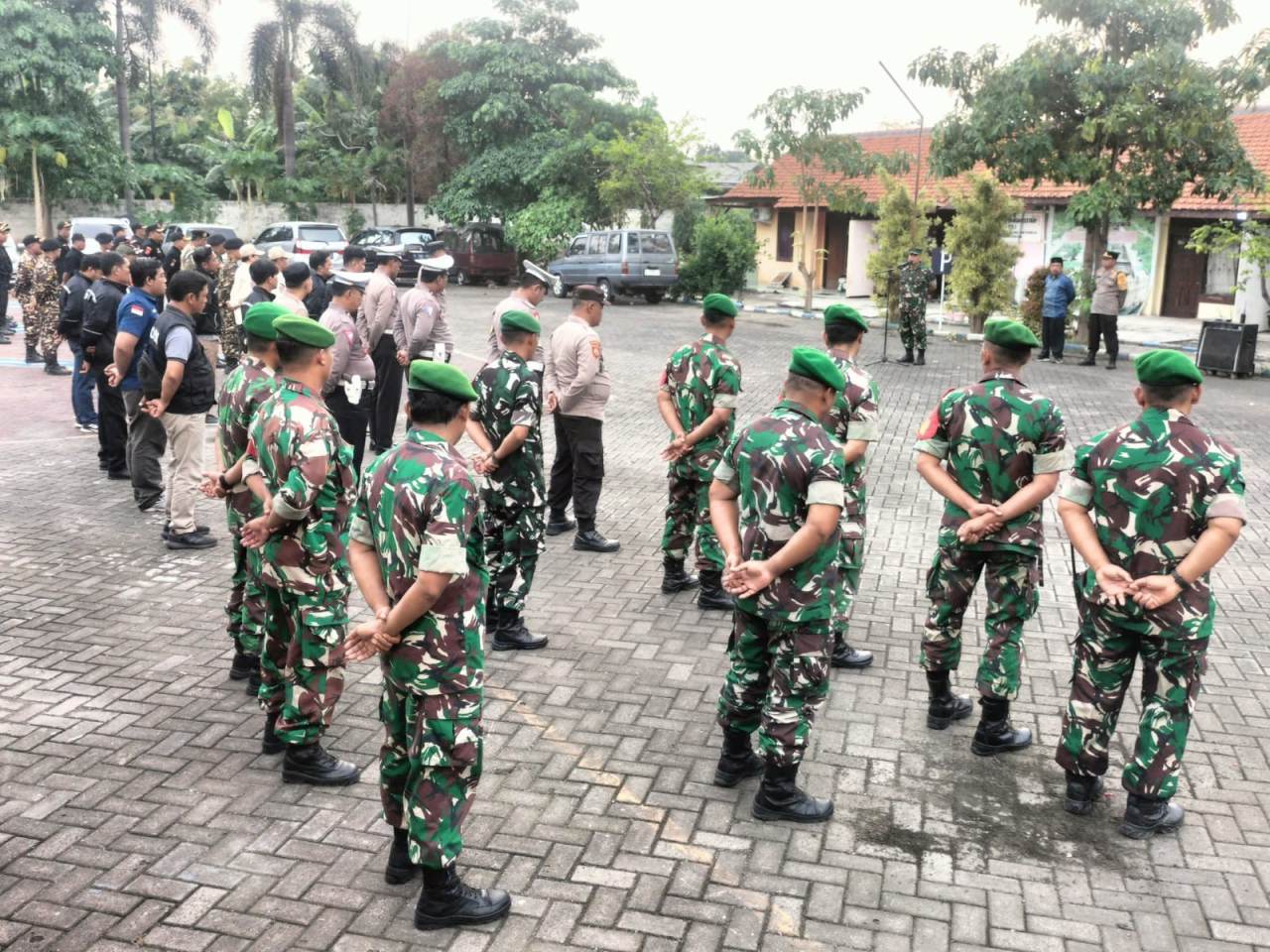 Demi Kemajuan Desa Binaan Yang Kondusif, Babinsa Ujungpangkah Jaga Komsos Antar Aparatur Desa