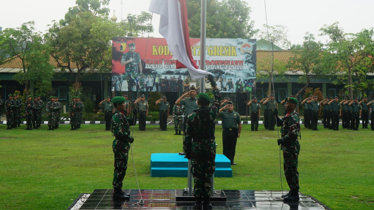 Kodim Gresik Gelar Upacara Bendera, Amanat Irup Antisipasi Bencana dan Pengamanan Kampanye Pemilu