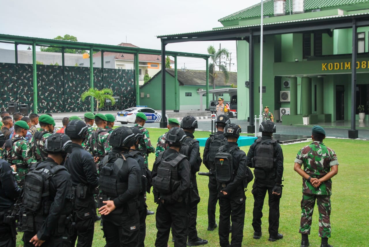 Apel Pengecekan Gelar Pasukan Pengamanan VVIP Kunker RI Terlaksana Di Makodim 0817/Gresik