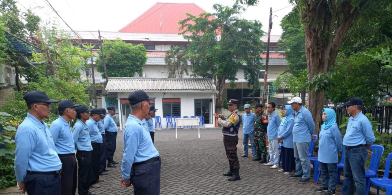 Babinsa dan Bhabinkamtibmas Lakukan Pembinaan Wawasan Kebangsaan Kepada Pelajar SMK Diponegoro.