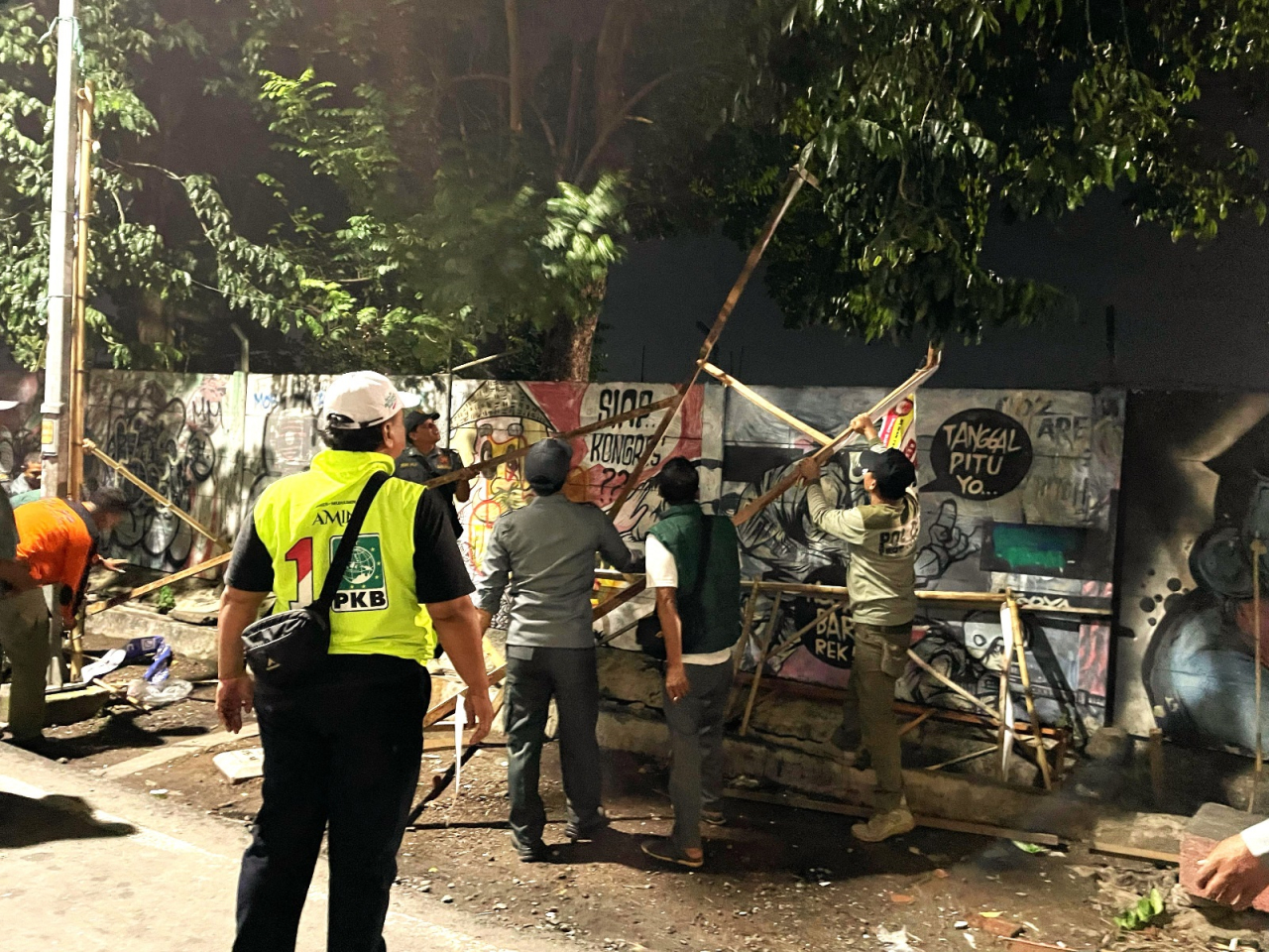 KPU Jatim Gandeng Peserta Pemilu Bersihkan APK Sebelum Masa Tenang