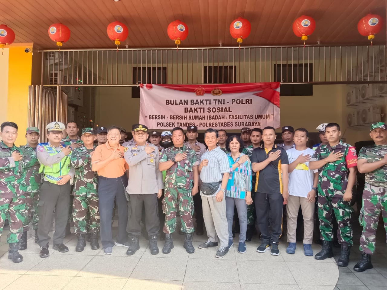Bulan Bakti Koramil 0830/05 Tandes dan Polsek Setempat di Vihara Ming Ren Fo Yuan