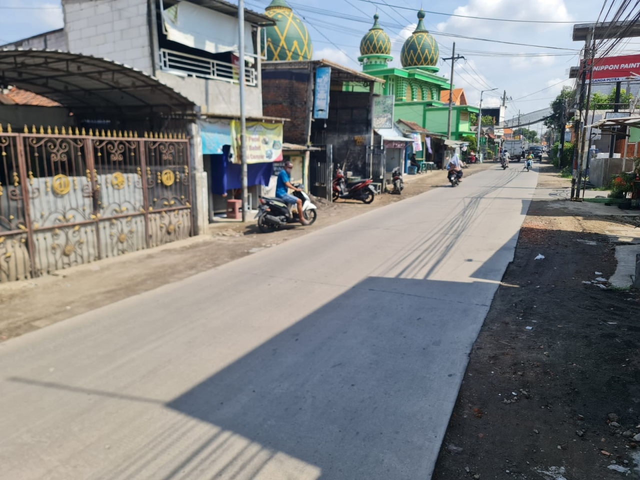 Pemkab Sidoarjo membangun drainase panjang 1 km di ruas jalan beton Geluran-Suko