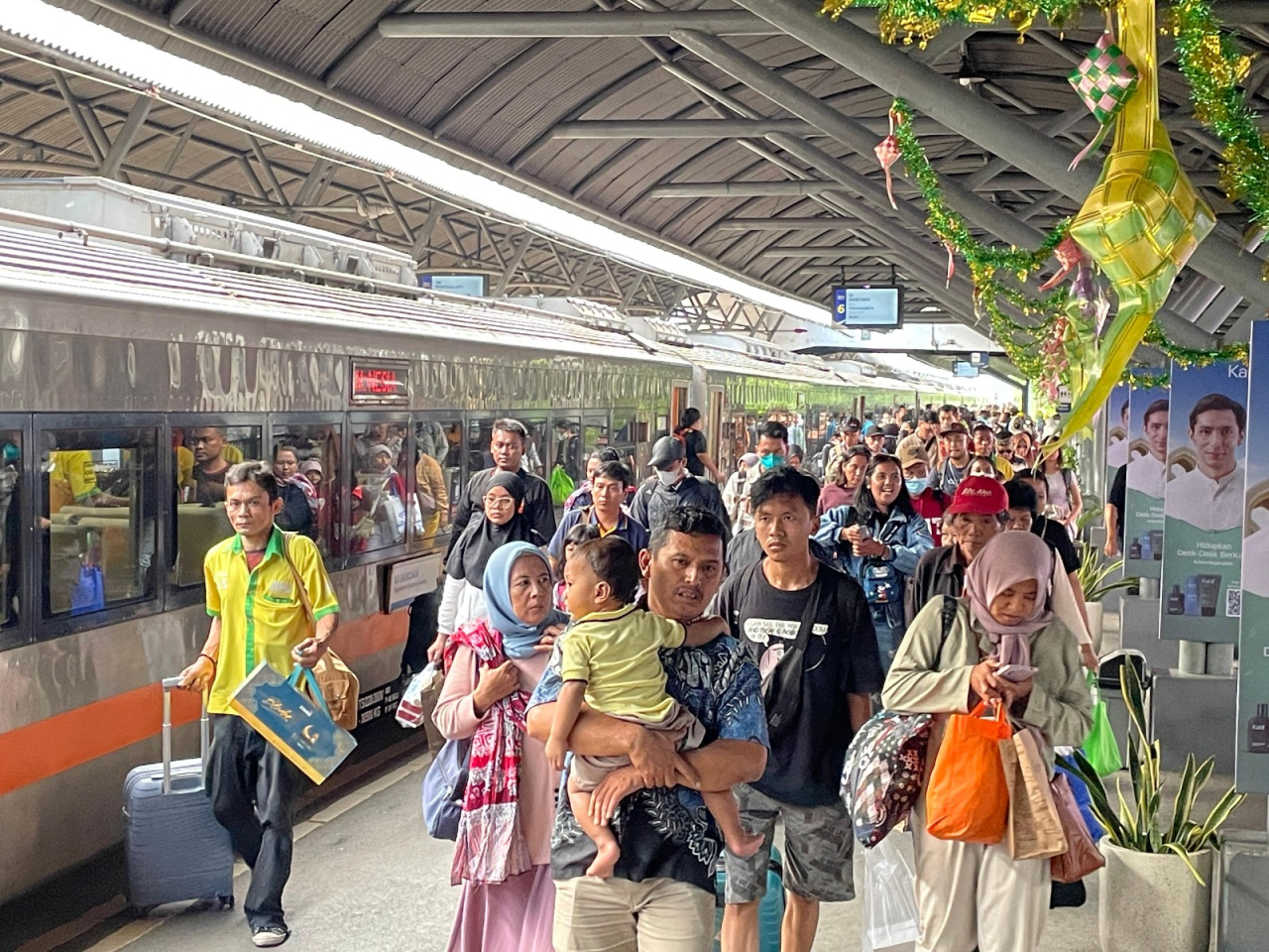 Arus Balik H+3 Lebaran, Lebih Dari 22 Ribu Pelanggan Berangkat dari Daop 8 Surabaya