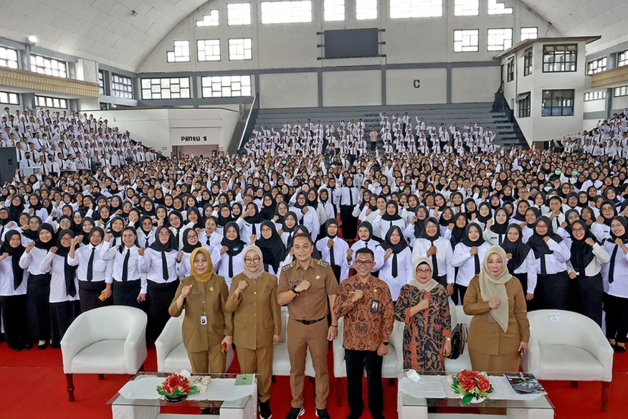 Eri Cahyadi Serahkan SK Pengangkatan 2.086 PPPK