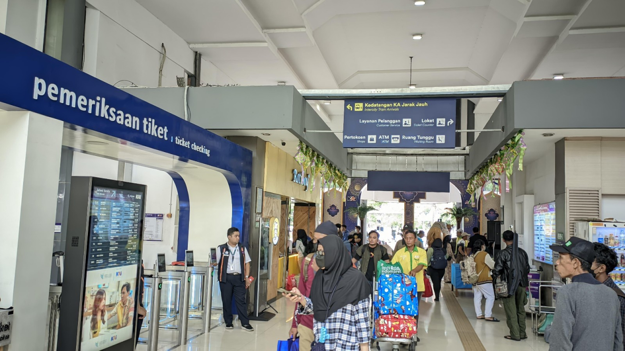 Hari ke-8 Masa Angkutan Lebaran, Lebih Dari 157 Ribu Penumpang Gunakan KA dari Daop 8 Surabaya