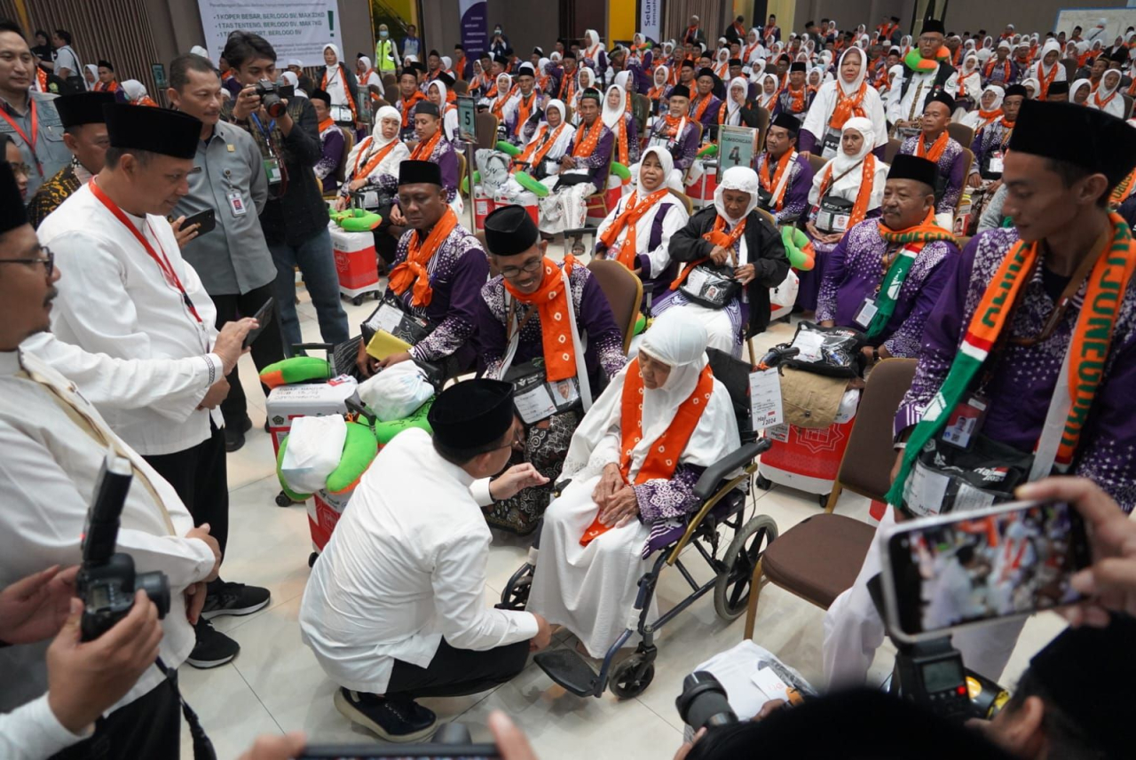 Kloter Pertama, Gubernur Adhy Lepas Jemaah haji Emberkasih Surabaya ke Tanah Suci