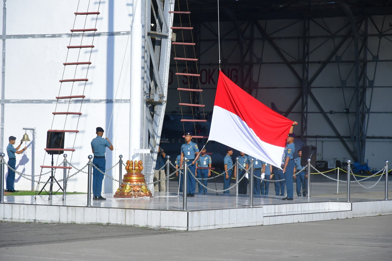 Bacakan Amanat Panglima TNI, Dankolat Penerbal Pimpin Upacara Bendera 17-an