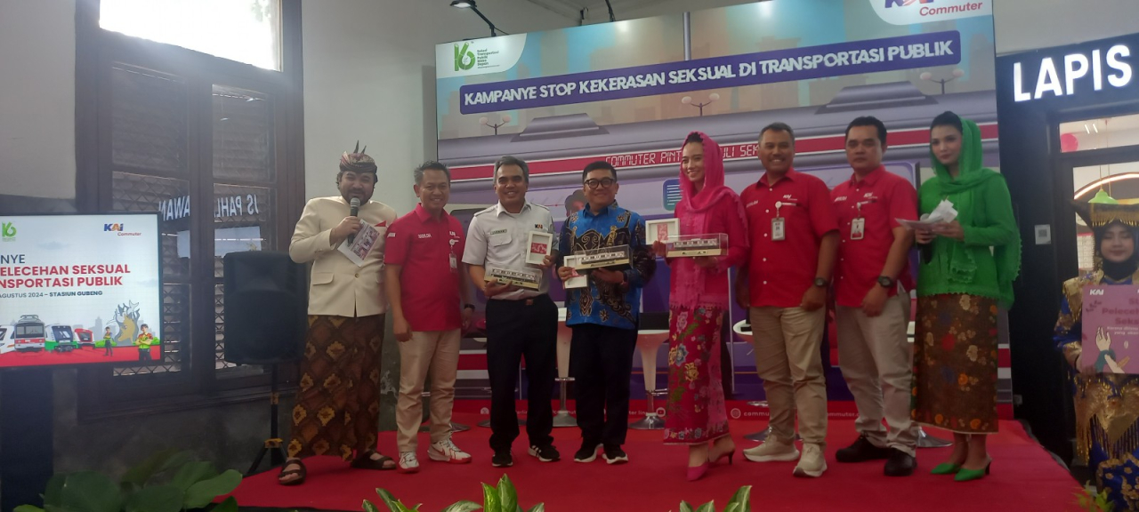 KAI Commuter Surabaya Kampanyekan “Stop Pelecehan di Transportasi Publik” di Stasiun Gubeng