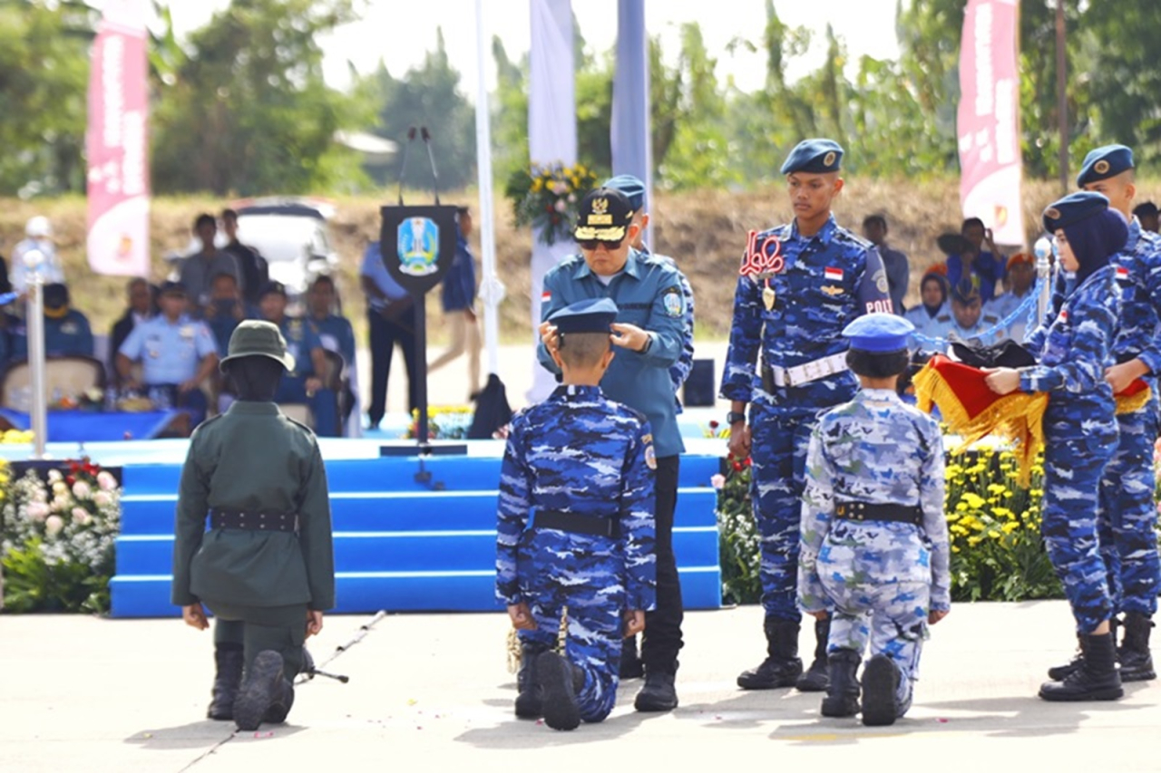 Membangun Karakter Unggul: Pembaretan Siswa SMAN Taruna Jatim oleh Pj. Gubernur Adhy
