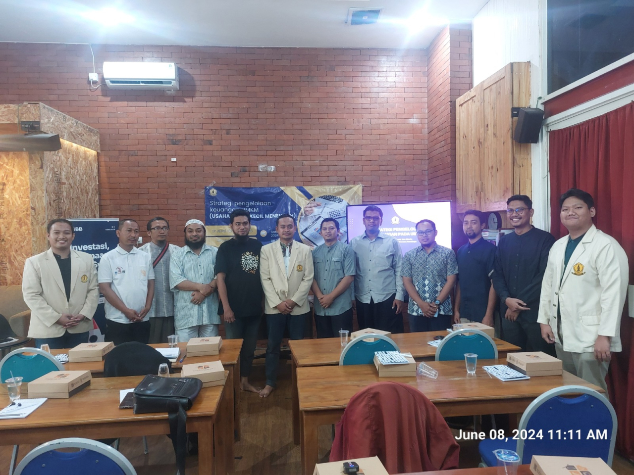 Tim Dosen FEB UWKS Beri Pelatihan Pengelolaan Keuangan di Koperasi Syirkah Bersama. (Dok. Resmi)