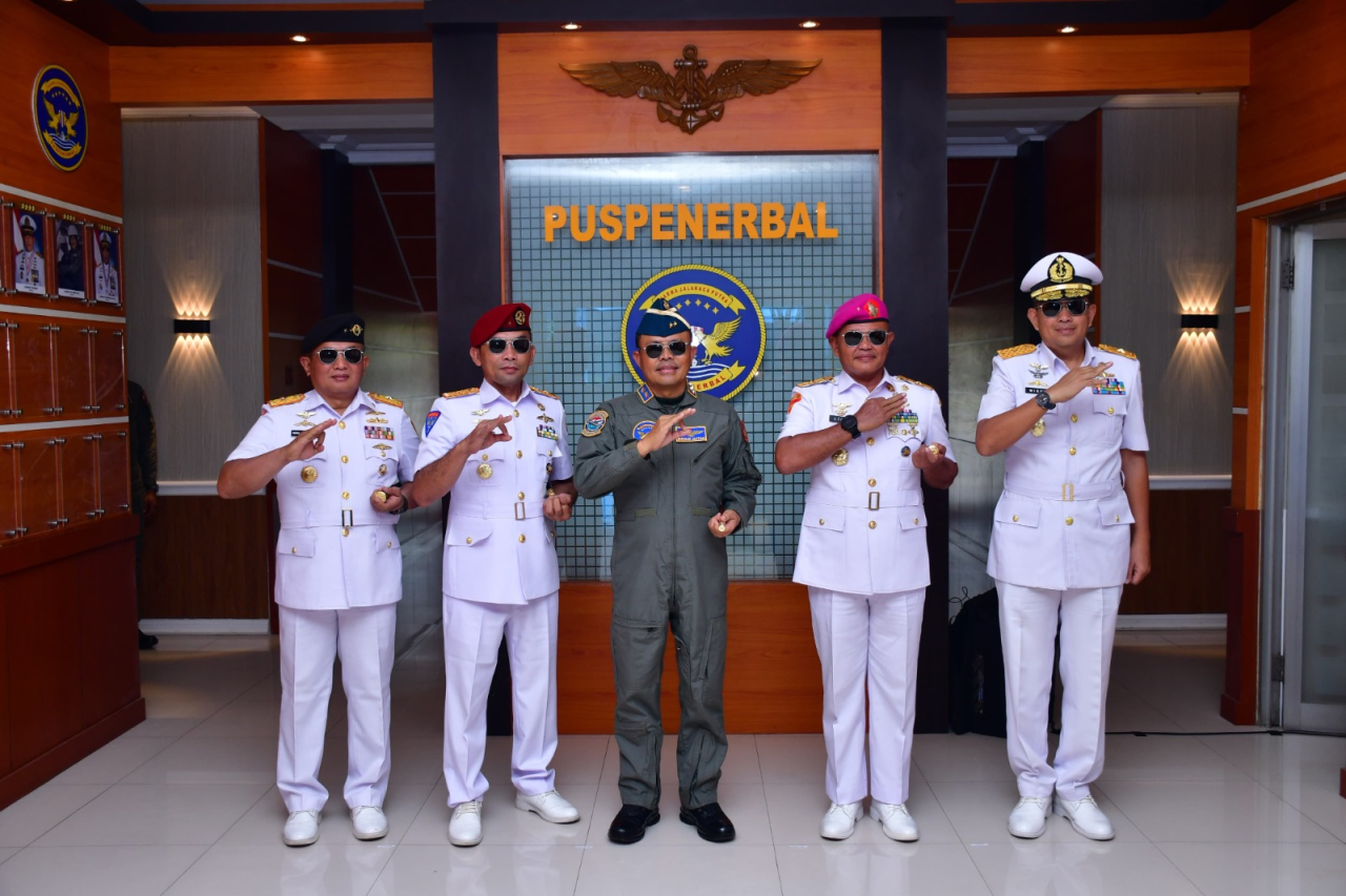 Empat Pati TNl AL Bintang Satu Terima Brevet Kehormatan Penerbangan