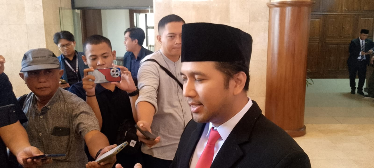 Wakil Gubernur Jawa Timur Emil Elestianto Dardak saat ditemui awak media usai sidang paripurna di DPRD Jawa Timur, Surabaya. (Foto: Humas Pemprov)