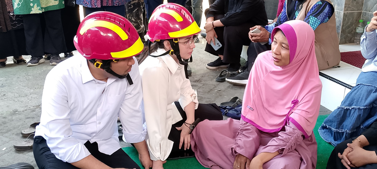 Kisah Pilu Wali Santri Korban Al Khoziny, Wagub Emil Bersama Arumi Fokus Beri Dukungan