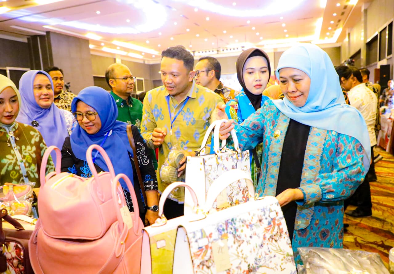 Gubernur Jatim Khofifah Indar Parawansa Pimpin Misi Dagang Sulteng di Best Western Plus Coco, Kota Palu. (Foto : Adpim for kabarhit)