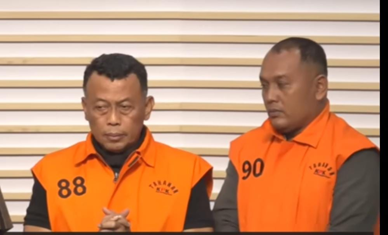 Diborgol dan Kenakan Baju Oranye, Bupati Sugiri Resmi Tersangka KPK Terjerat Tiga Klaster Suap