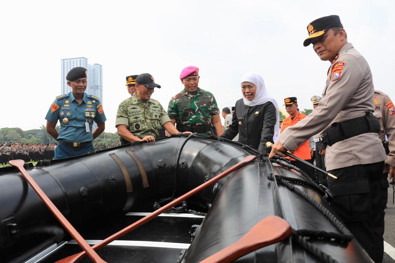 Gubernur Khofifah Hadiri Apel Kesiapan Tanggap Darurat Bencana Hidrometeorologi di Mapolda Jatim