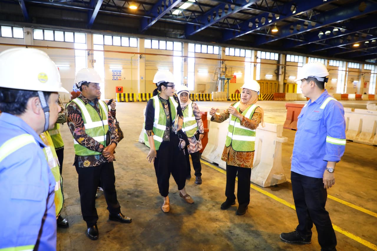 Gubernur Khofifah Kunjungi Tuas South Incineration Plant Singapura. (Foto: Adpim for Kabarhit)