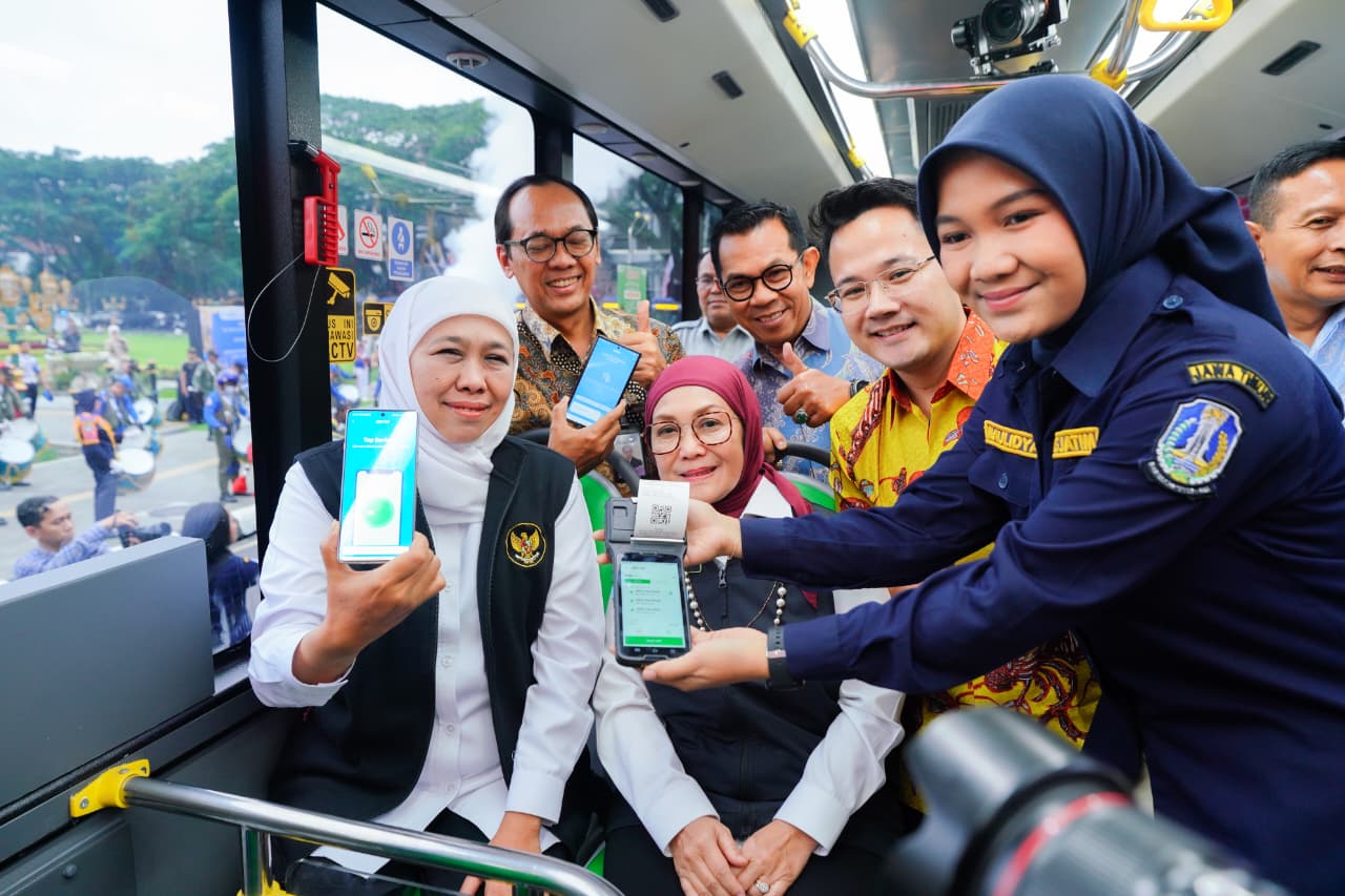 Gubernur Khofifah meluncurkan Trans Jatim Koridor I Malang Raya di Balai Kota Malang. (Foto: Adpim for kabarhit)