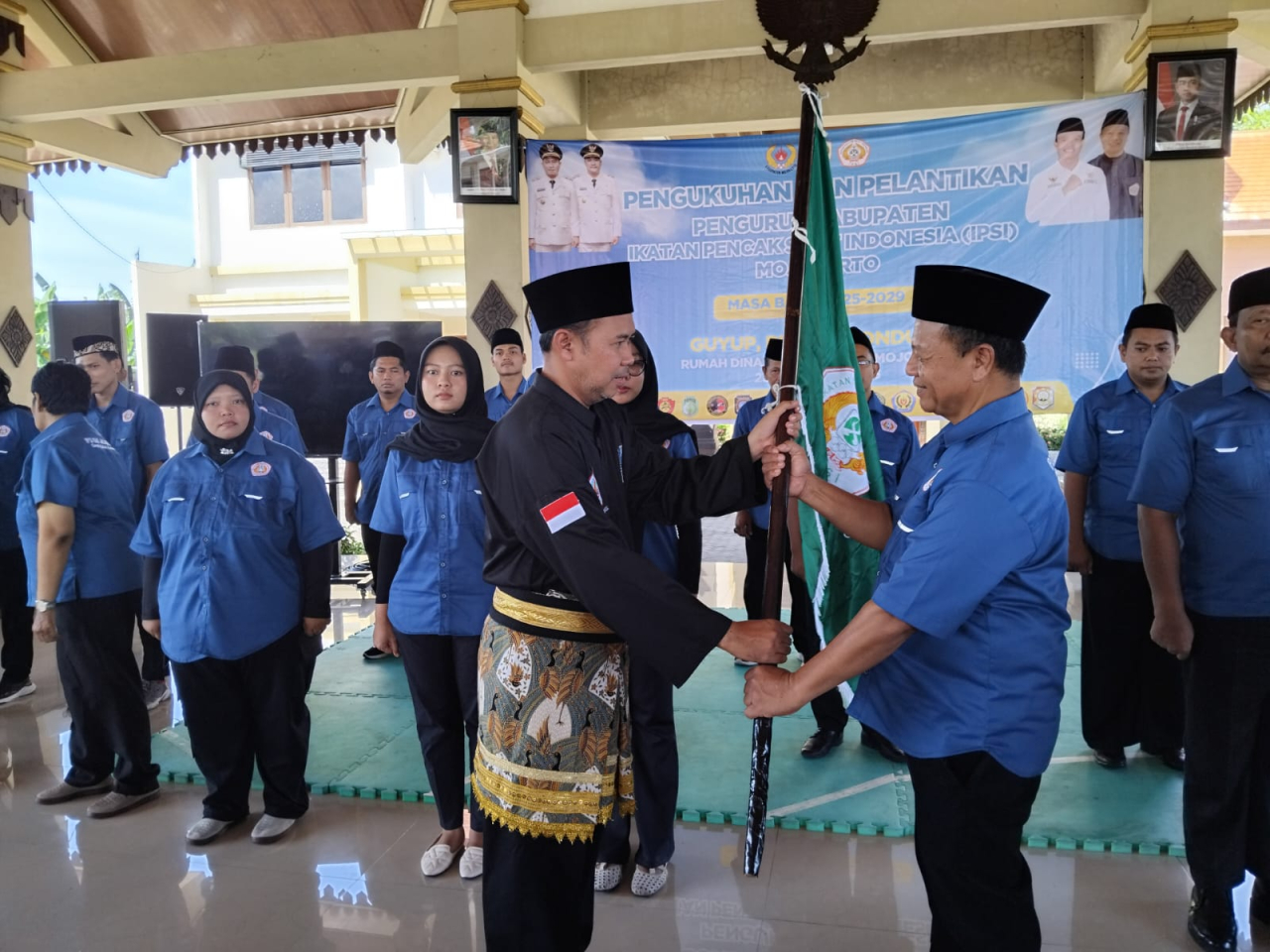 Pengurus Provinsi Ikatan Pencak Silat Indonesia (IPSI) Jawa Timur secara resmi mengukuhkan dan melantik Pengurus Kabupaten IPSI Mojokerto masa bakti 2025–2029.