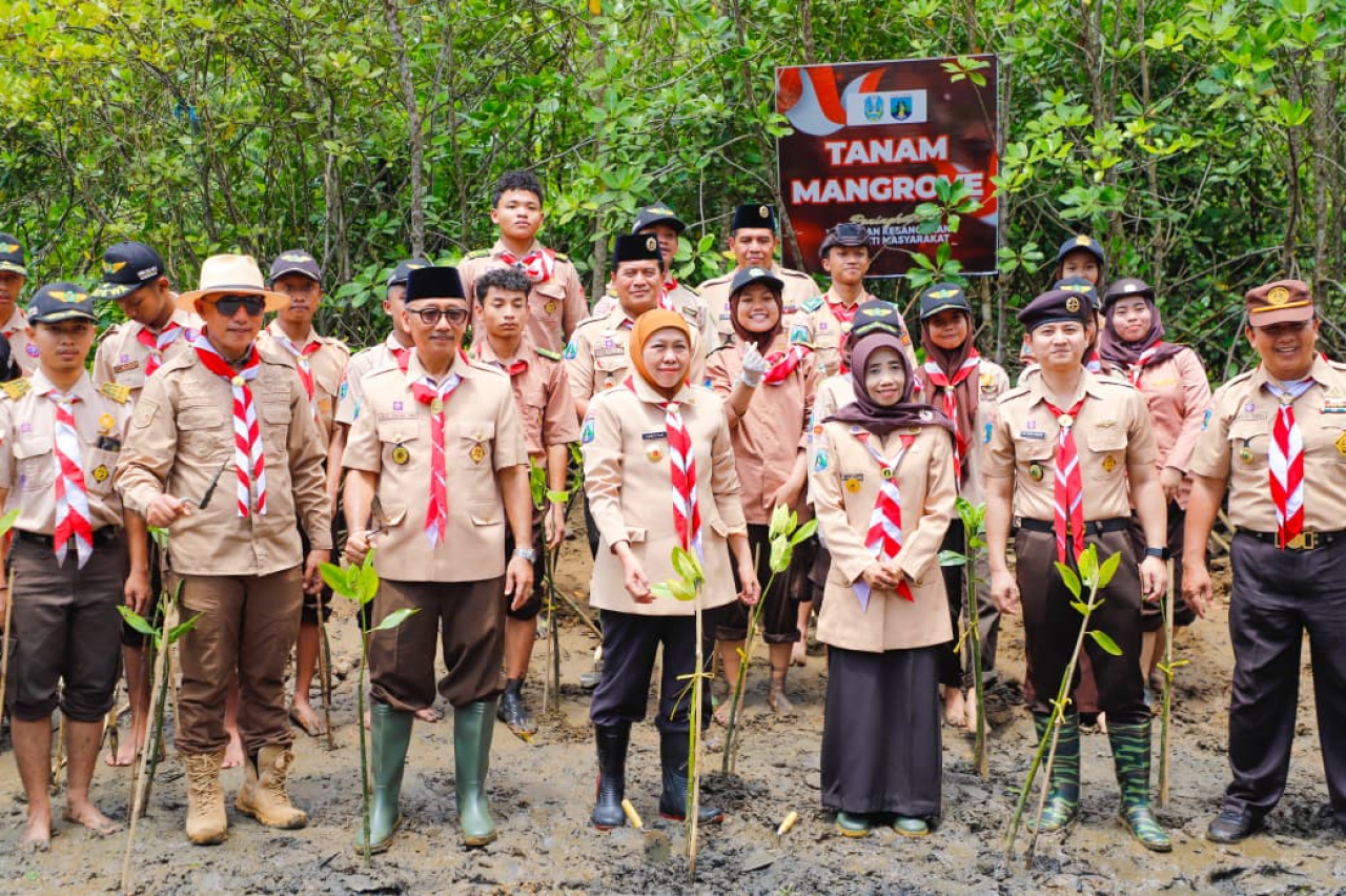 Dari Wawasan Kebangsaan sampai Nandur Mangrove, Aksi Pramuka Jatim Diapresiasi oleh Gubernur Khofifah
