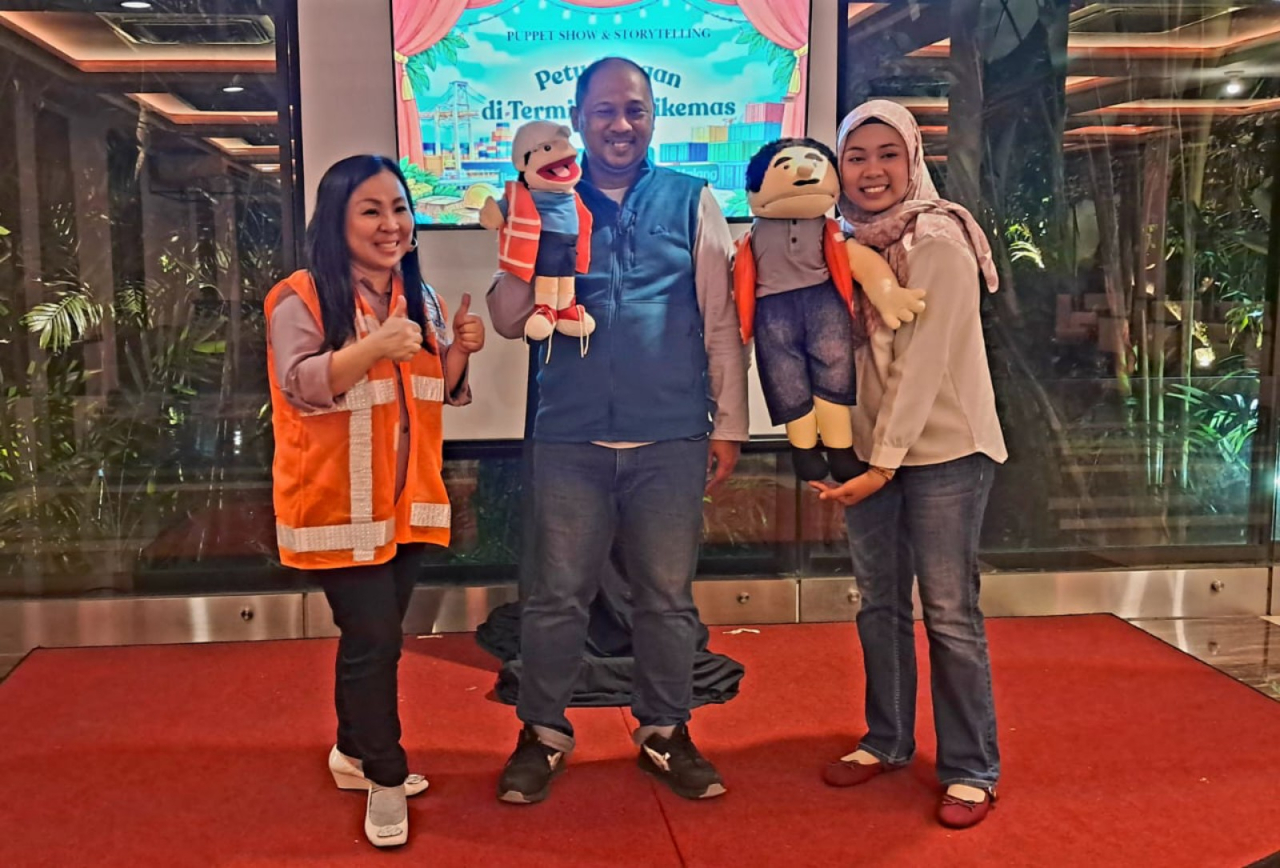 TPS Ajak Anak Pekerja Mengenal Dunia Terminal Petikemas Melalui Literasi