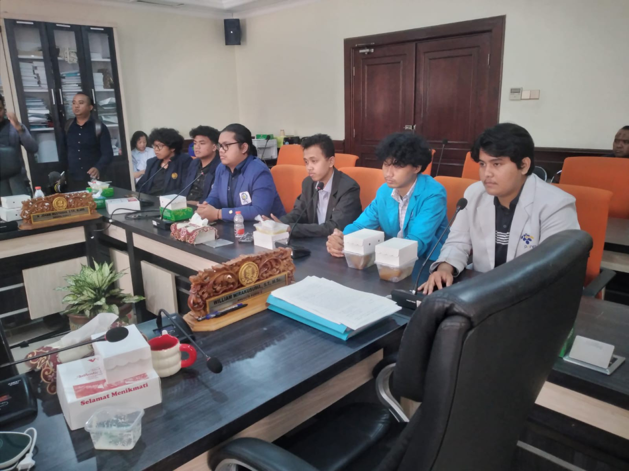 Perwakilan Forum Komunikasi Penerima Beasiswa Pemuda Tangguh (Forkompeta) saat mengunjungi Komisi D DPRD Kota Surabaya