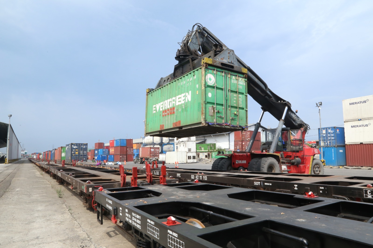 KAI Daop 8 Surabaya Catat Peningkatan Volume Angkutan Barang 38,18 Persen Sepanjang 2025