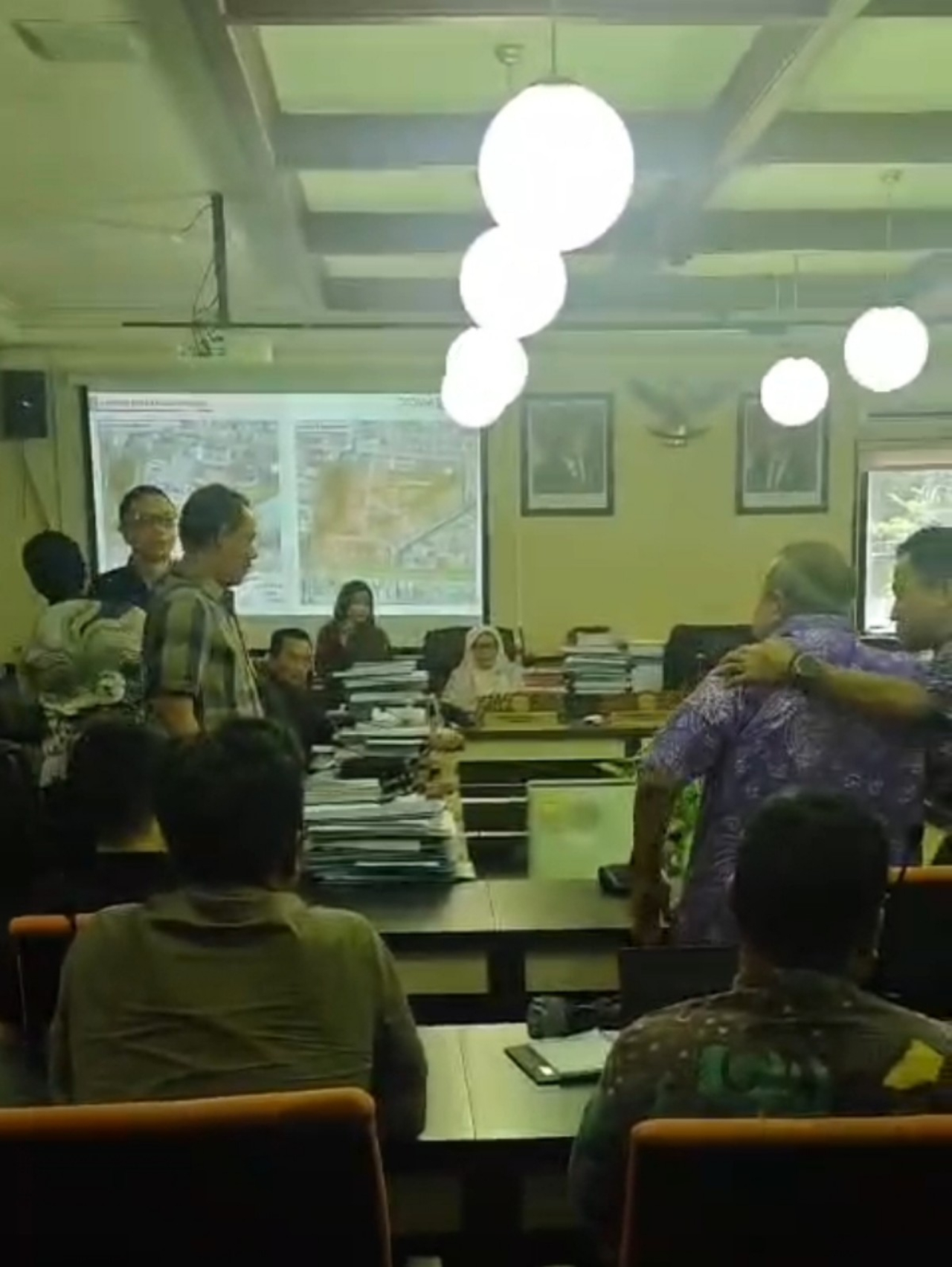 Kalau Tak Mau Diawasi, Mundur!” Josiah Michael Gebrak Meja di RDP Soal Boezem Simomulyo
