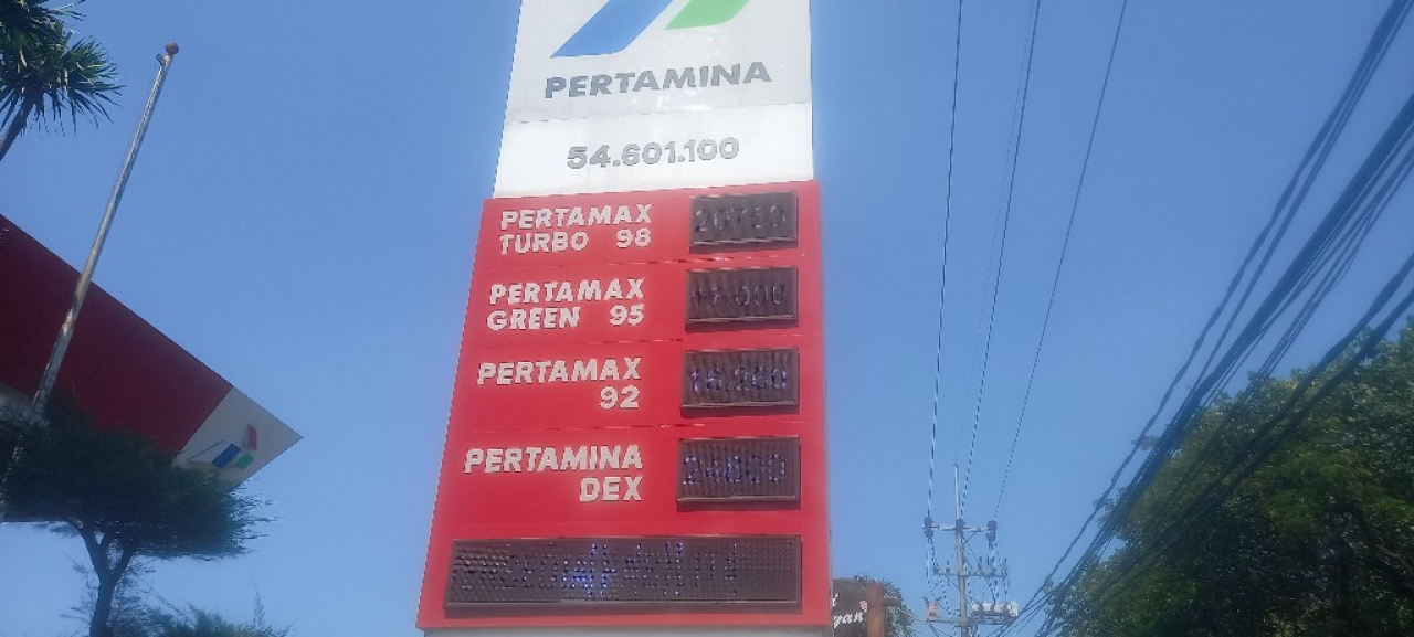 Papan harga BBM di salah satu SPBU Pertamina Surabaya, Rabu 10 Juni 2026 pagi. Terpantau Pertamax 92 sudah naik jadi Rp 16.250/liter
