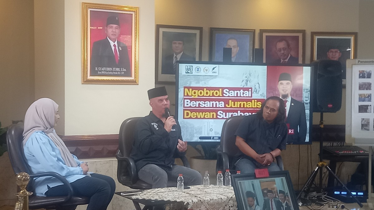 Ahmad Dhani saat berbincang tentang perubahan Surabaya di Gedung DPRD Kota Surabaya