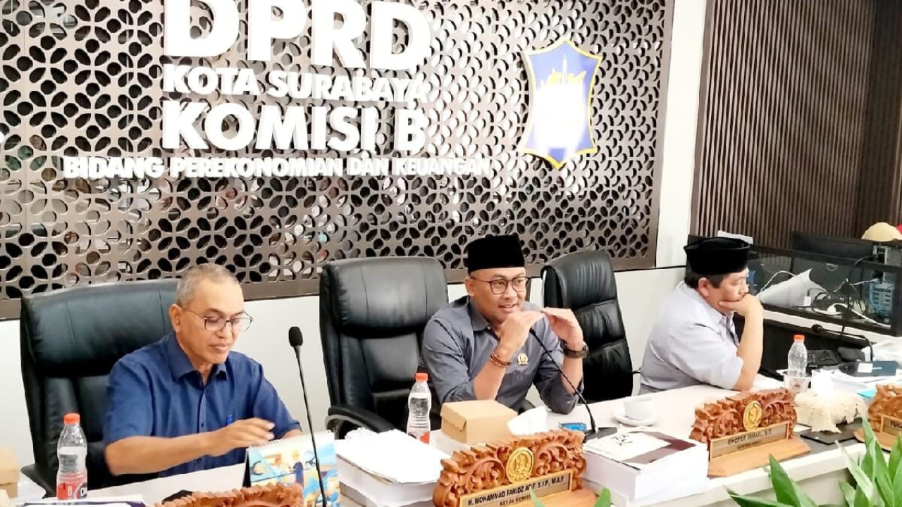 Komisi B DPRD Surabaya menyoroti tingkat kehilangan air PAM Surya Sembada yang mencapai 38 persen serta masalah tekanan air di Surabaya Utara.