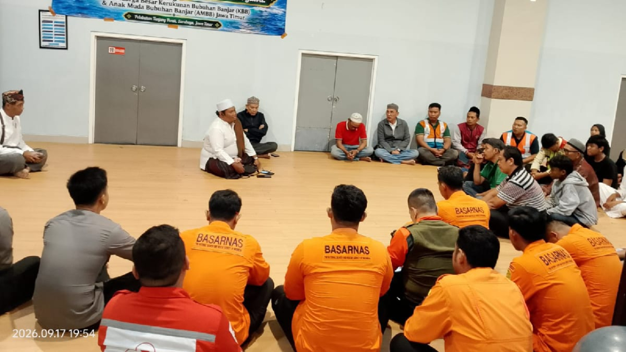 Doa bersama untuk korban KMP Virgo Transport 8 di Posko Terpadu Terminal GSN Pelabuhan Tanjung Perak Surabaya