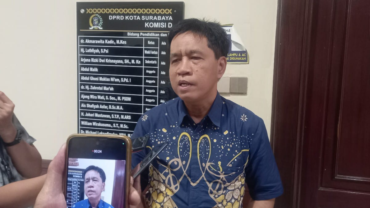Anggota Komisi D DPRD Kota Surabaya Imam Syafi’i menyampaikan keterangan terkait akurasi data desil warga.
