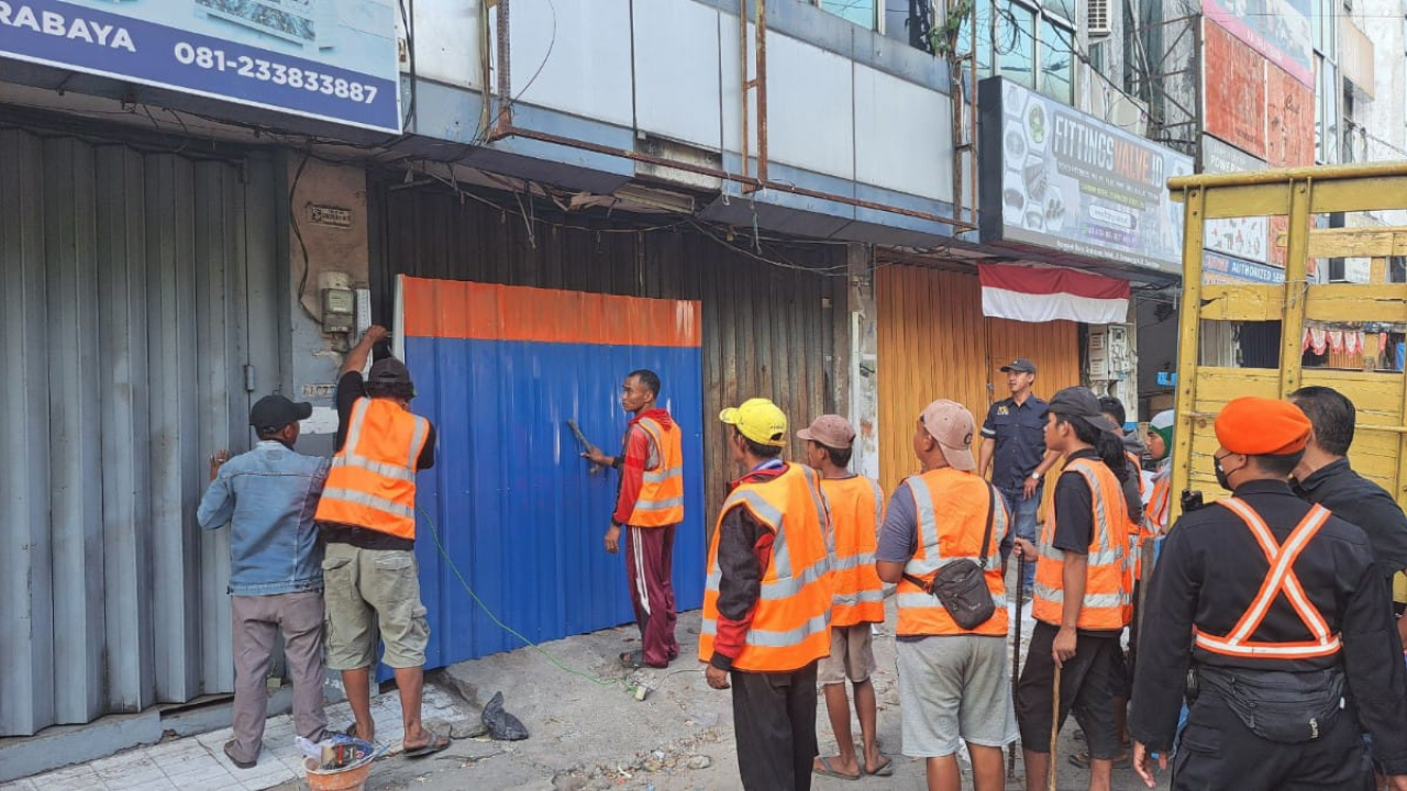 Amankan Aset Negara, KAI Daop 8 Tertibkan Ruko di Surabaya