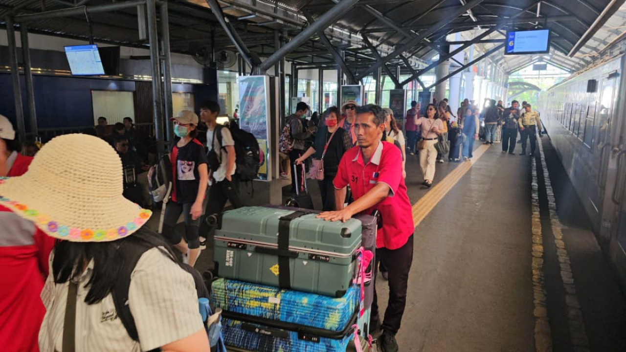 KAI Daop 8 Catat Lonjakan Penumpang Surabaya-Jakarta hingga 88 Persen